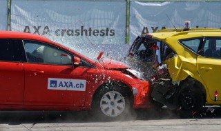 crash-test-collision-60-km-h-distraction-163016